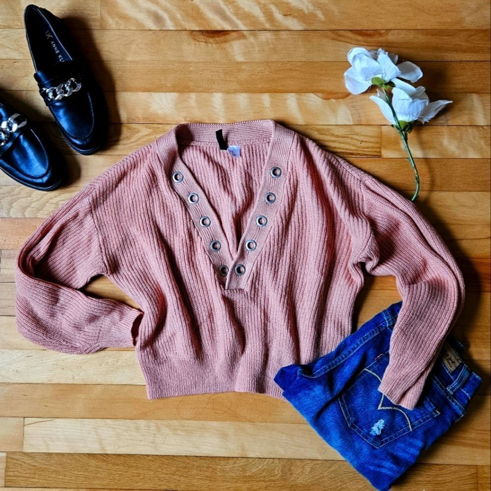 Divided Pink V-Neck Cropped Sweater